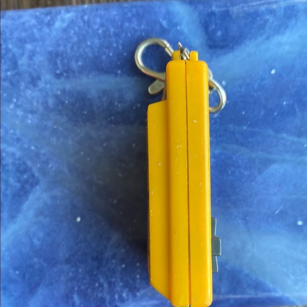 Donkey Kong Nintendo Yellow Handheld Game Console Keychain - Picture 5 of 7